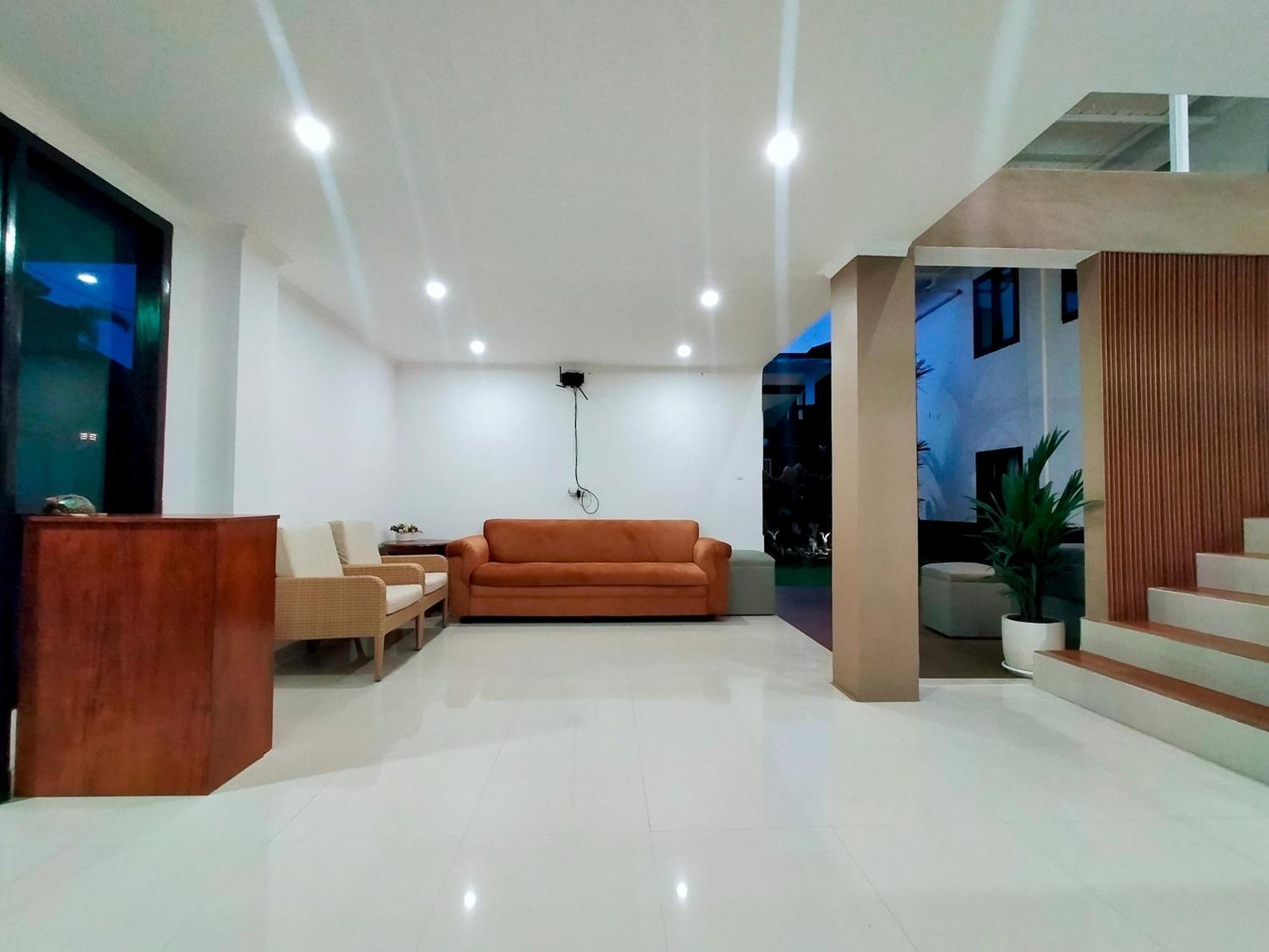 Carstenzs Kuta Homestay *